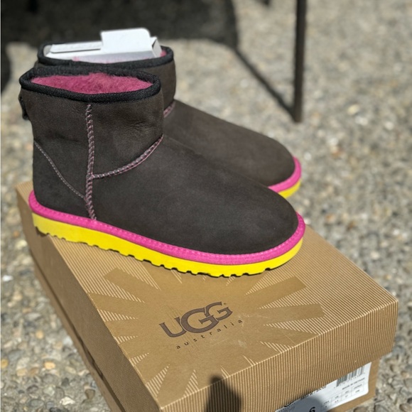 UGGs CLASSIC MINI- Brand New With Tags - Picture 1 of 5